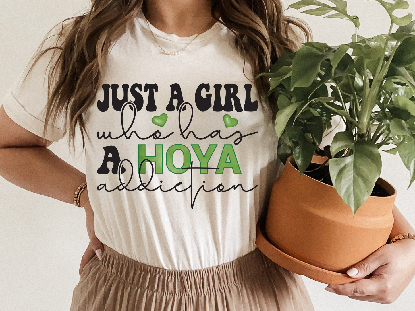 HOYAHOLIC JUST A GIRL WHO HAS A HOYA ADDICTION SHORT SLEEVE TEE