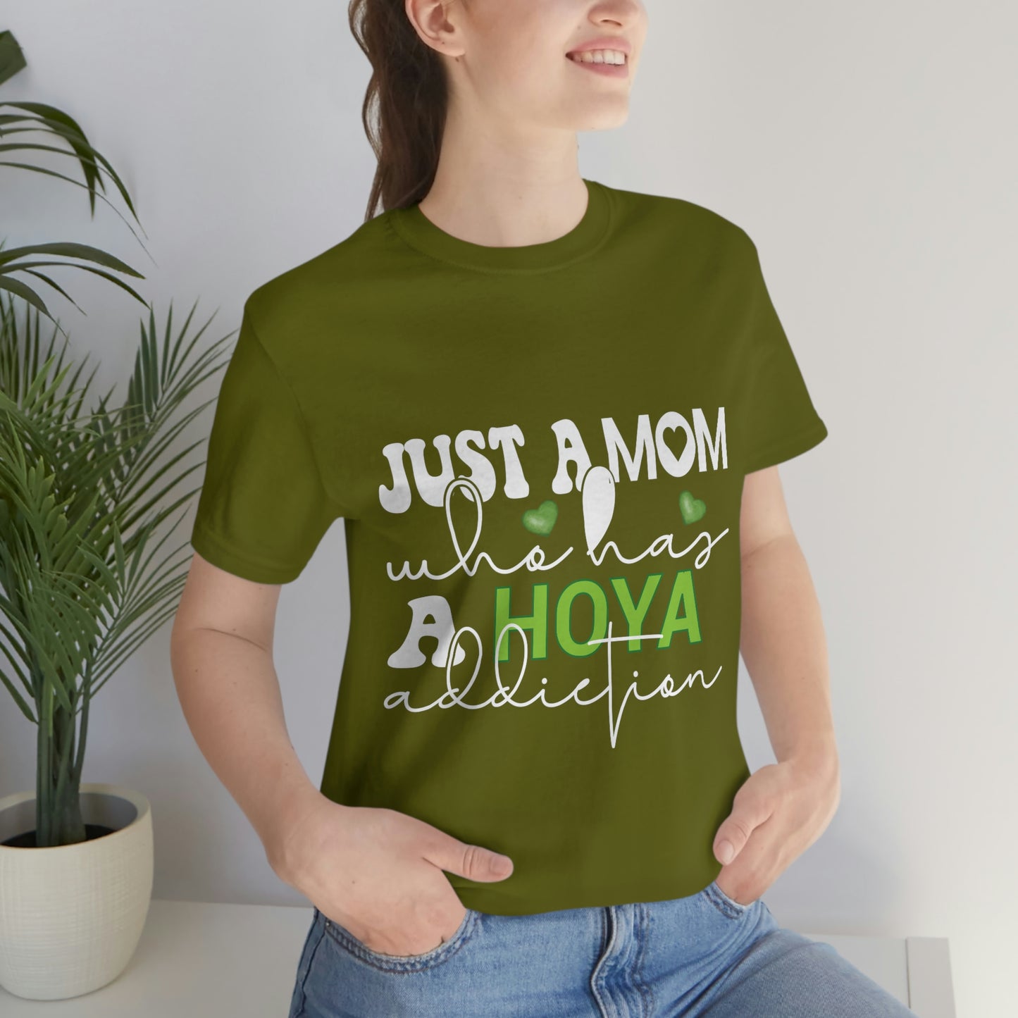 HOYAHOLIC JUST A MOM WHO HAS A HOYA ADDICTION SHORT SLEEVE TEE