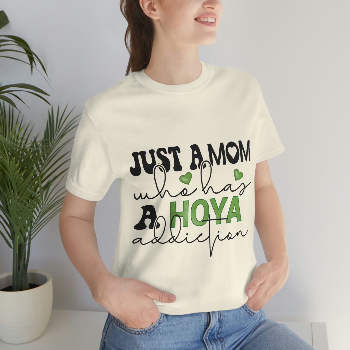 HOYAHOLIC JUST A MOM WHO HAS A HOYA ADDICTION SHORT SLEEVE TEE